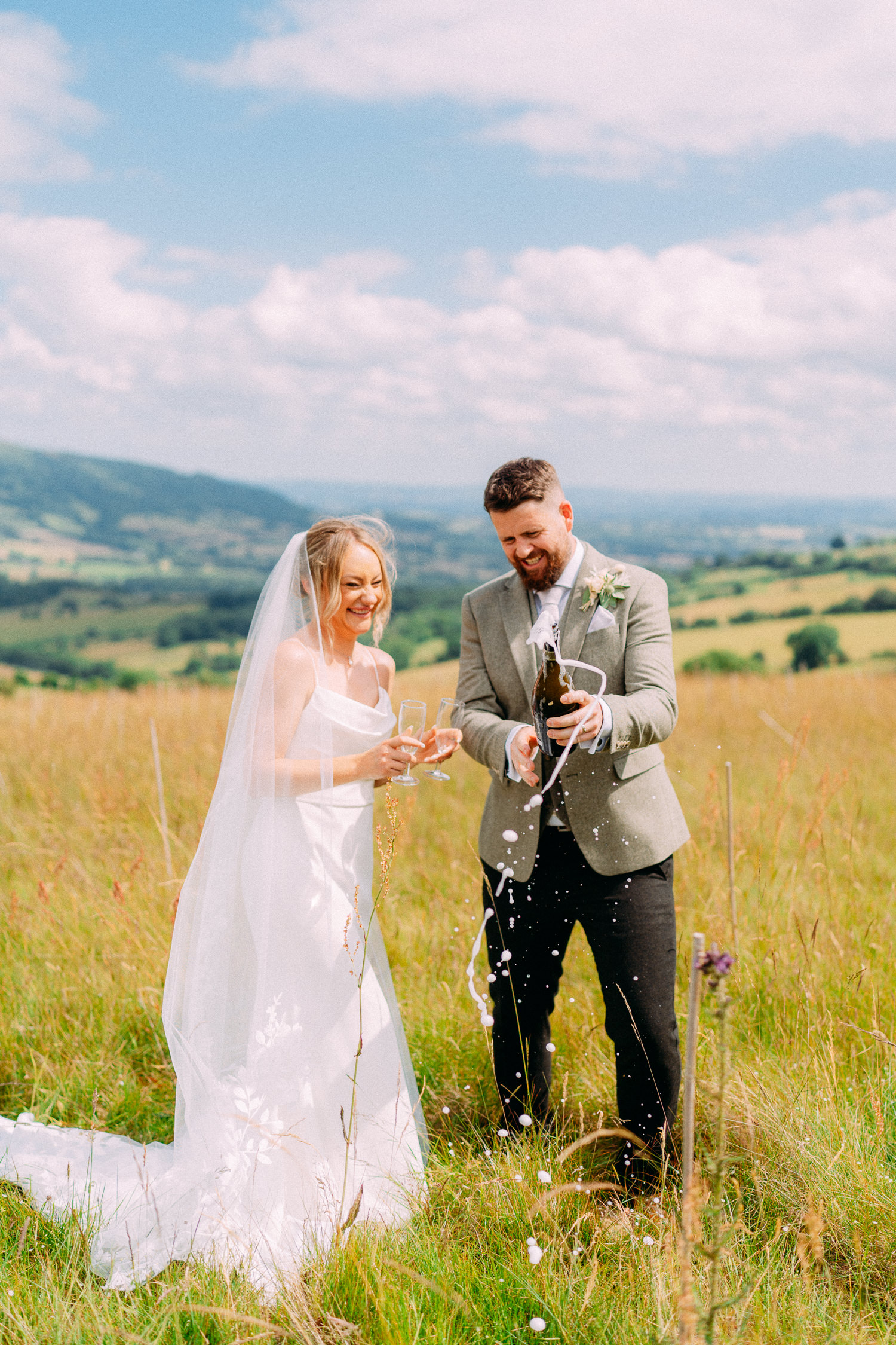 HUW SAM SUGARLOAF BARN WEDDING 019 HUW SAM SUGARLOAF BARN WEDDING 019